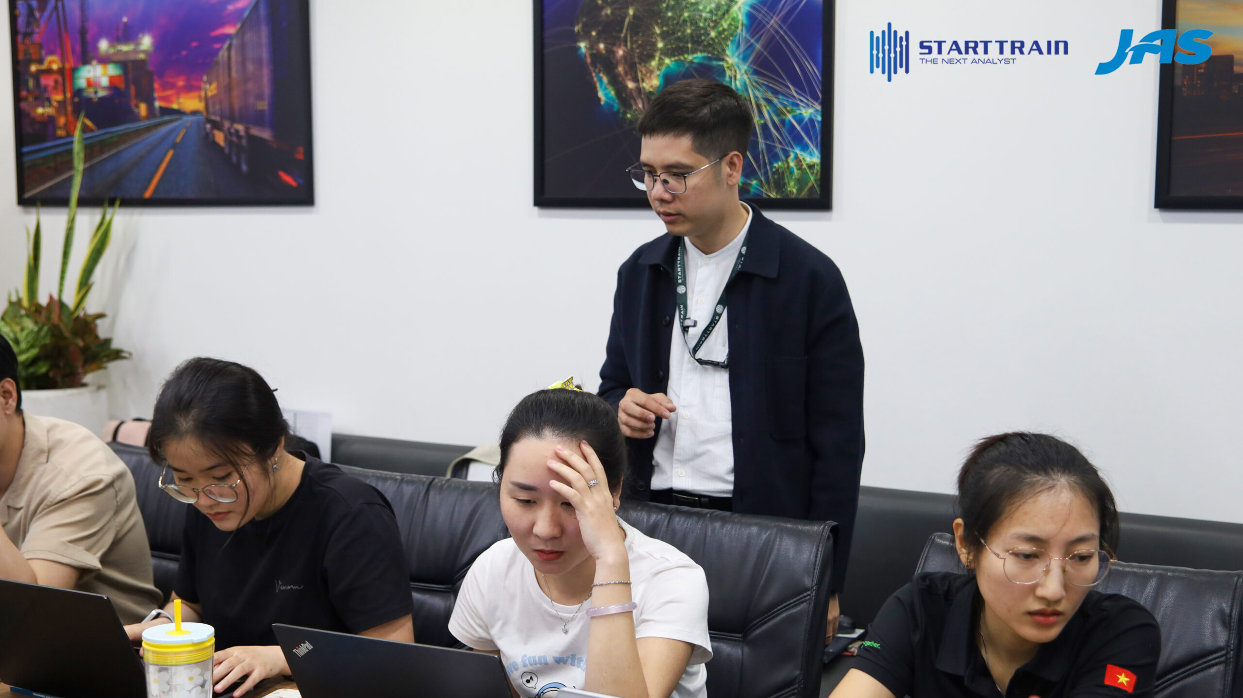 Starttrain x Jas Việt Nam