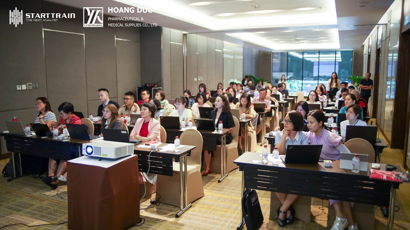 Đào tạo doanh nghiệp: Starttrain & Dược Phẩm Hoàng Đức