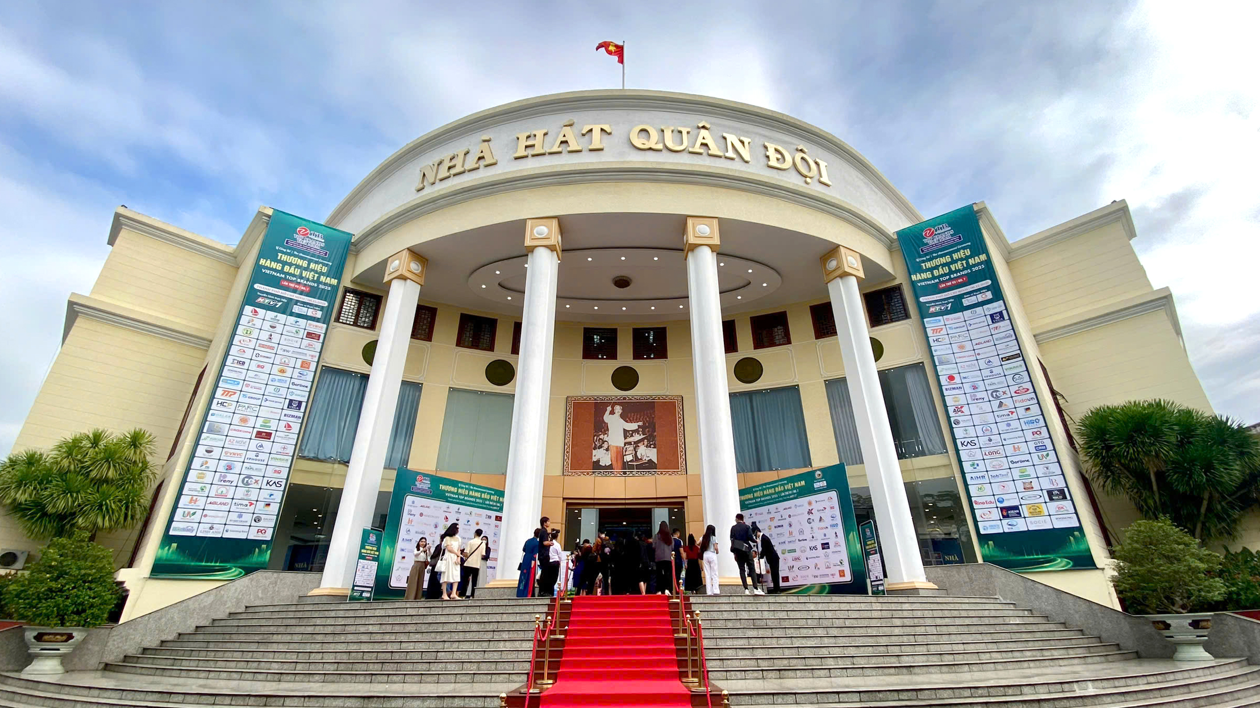 TOP THƯƠNG HIỆU HÀNG ĐẦU VIỆT NAM 2025