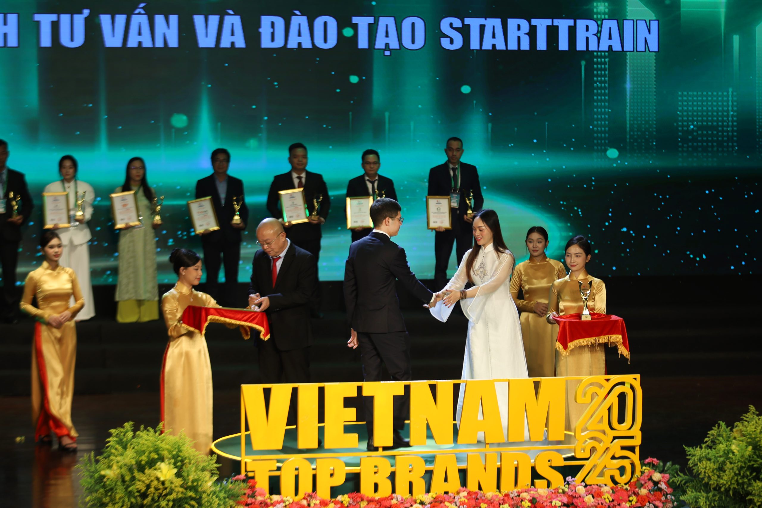TOP THƯƠNG HIỆU HÀNG ĐẦU VIỆT NAM 2025