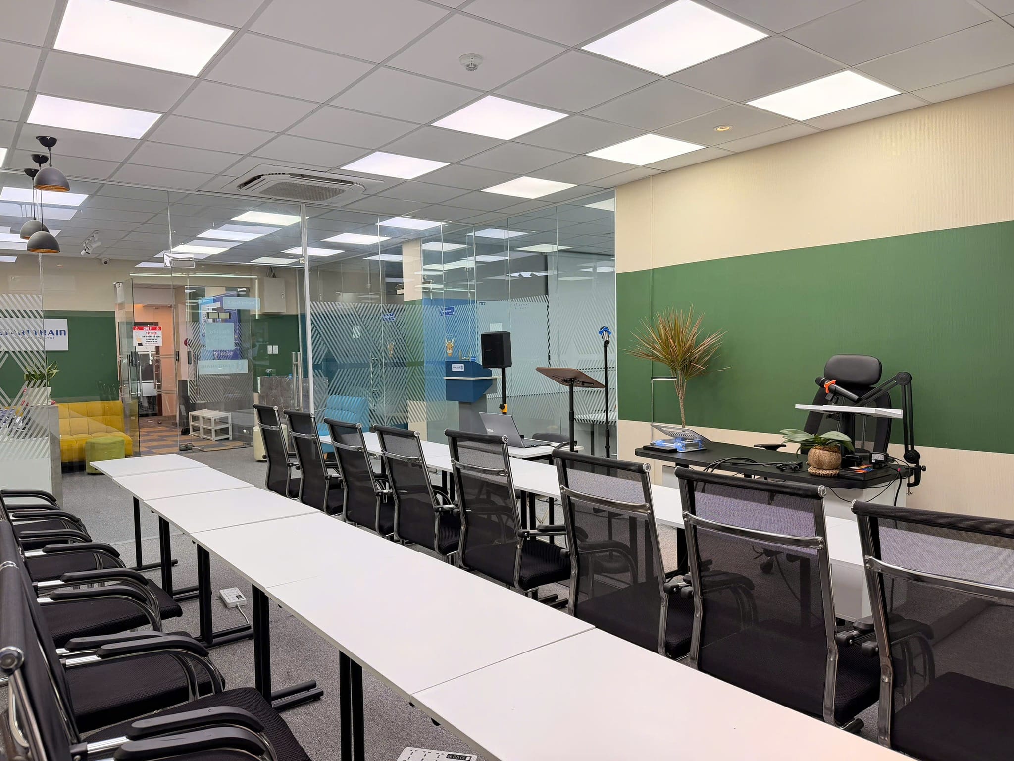 STARTTRAIN LEARNING HUB