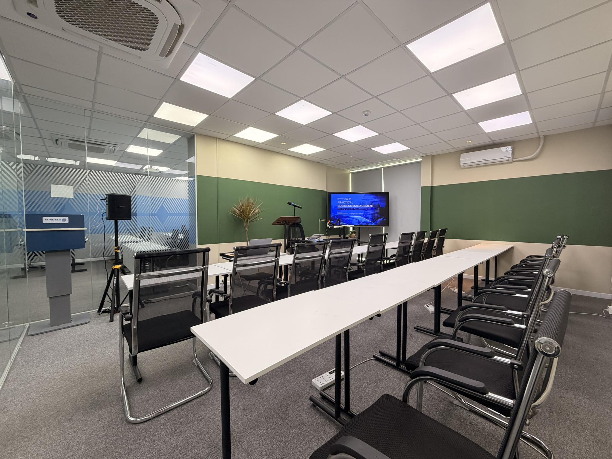 STARTTRAIN LEARNING HUB