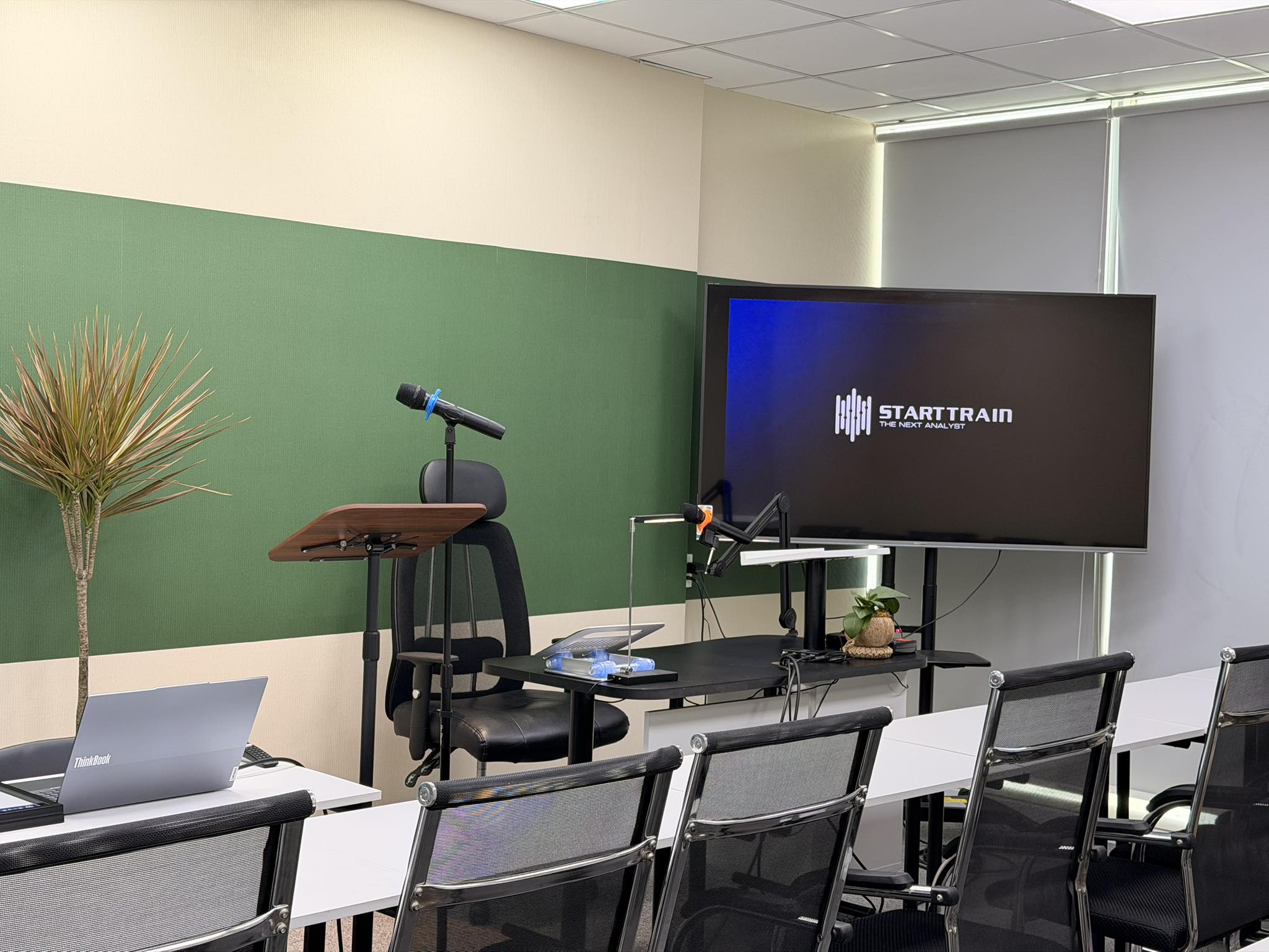 STARTTRAIN LEARNING HUB
