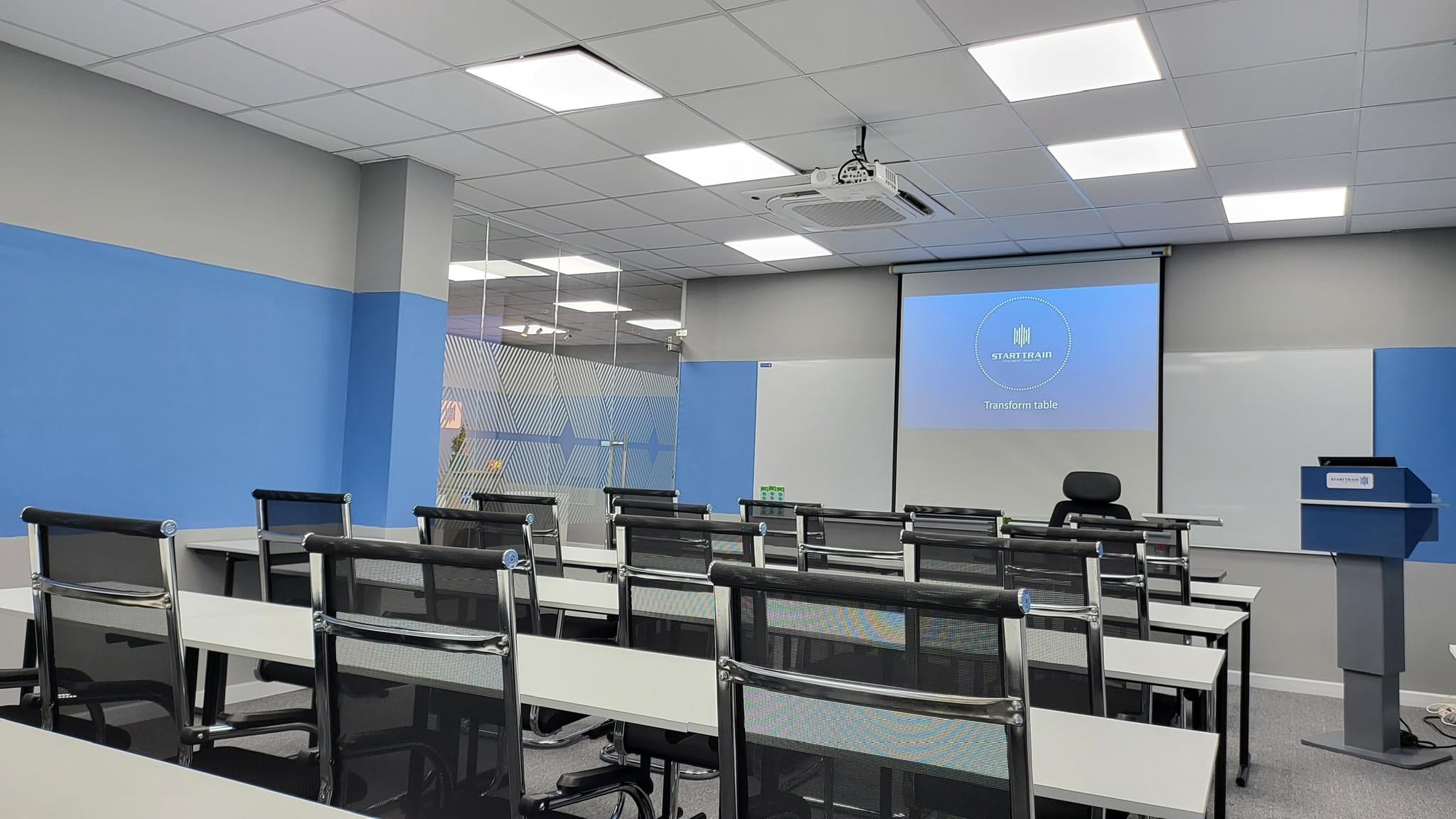STARTTRAIN LEARNING HUB
