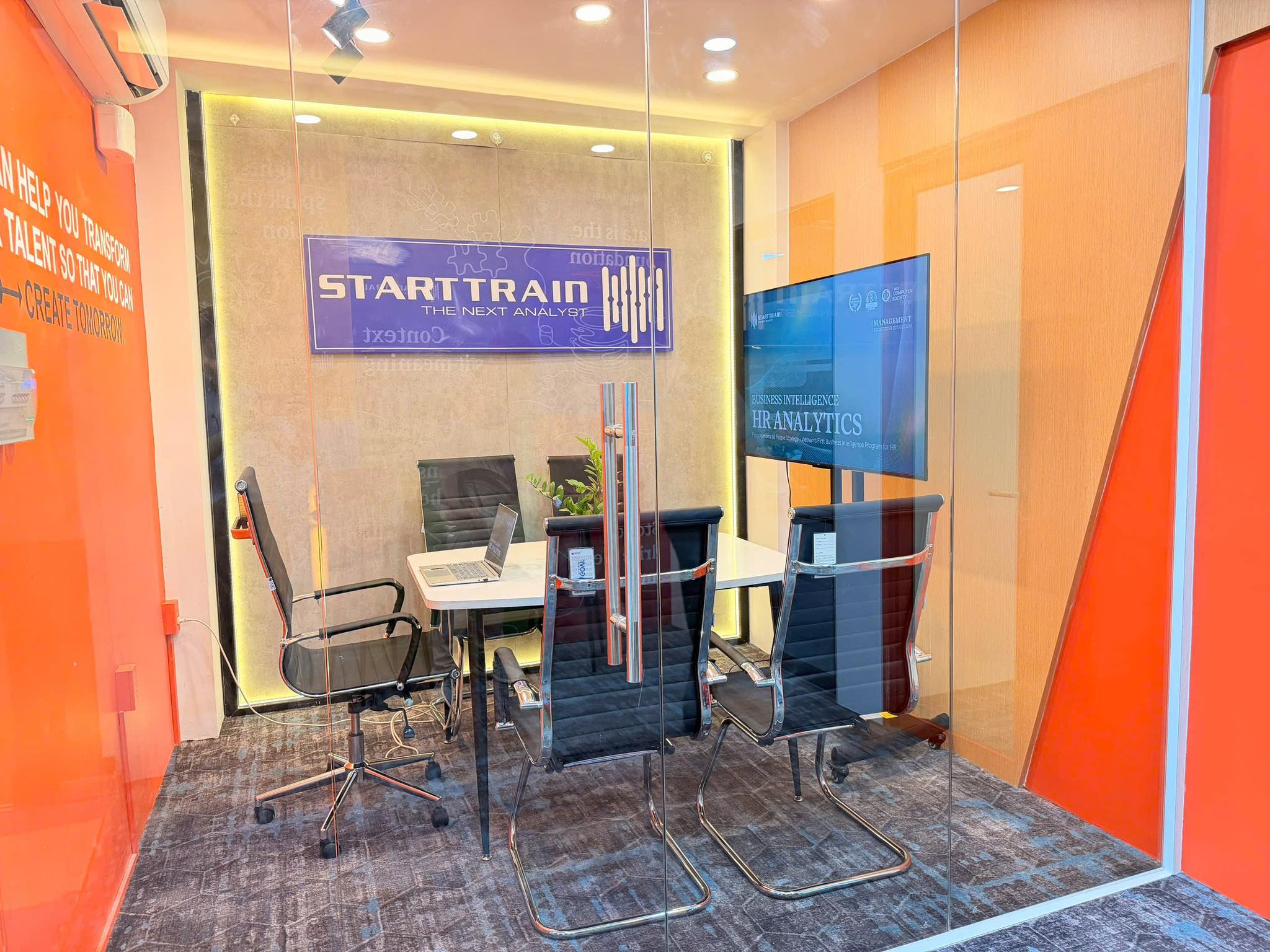 STARTTRAIN LEARNING HUB