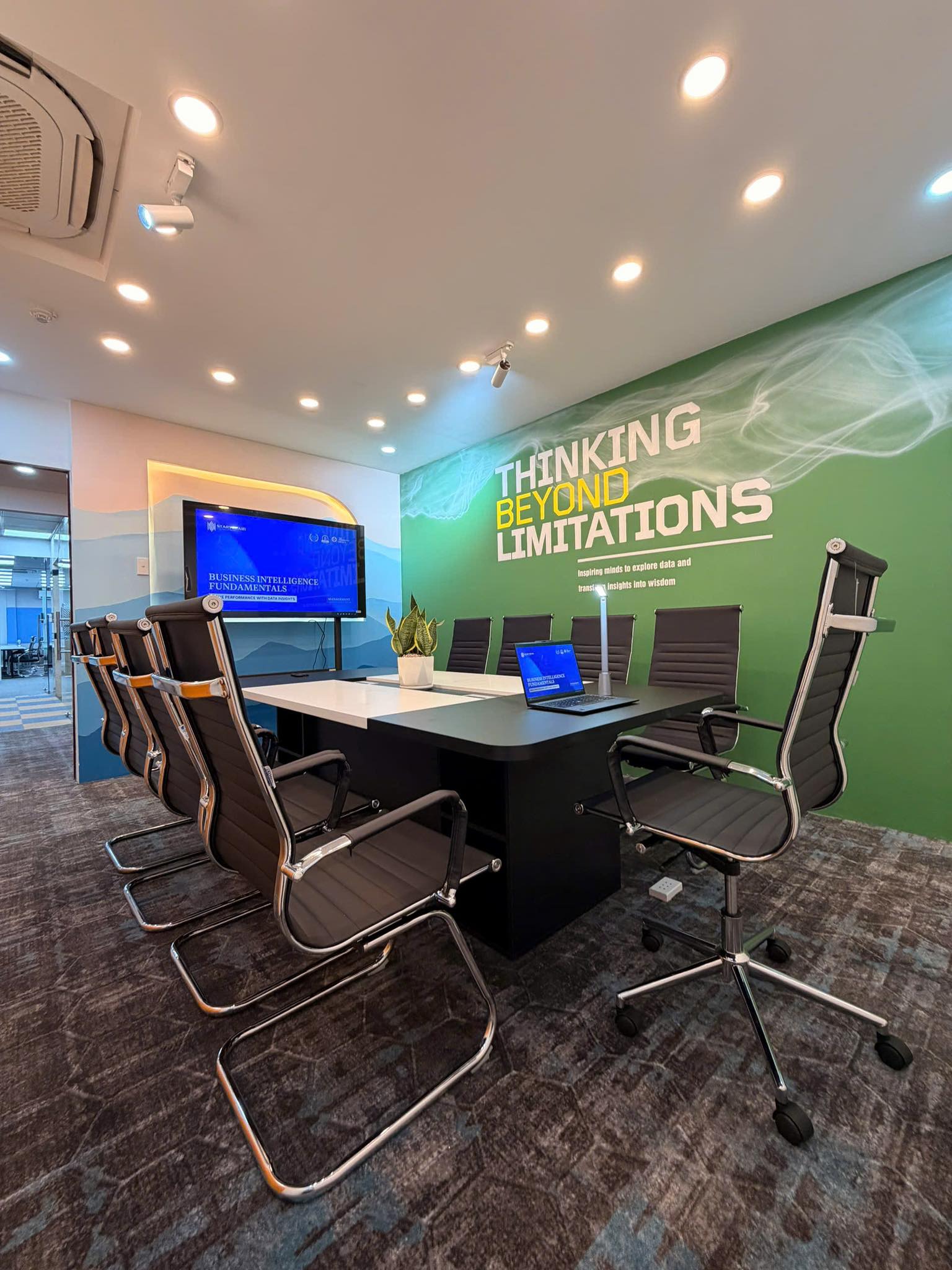 STARTTRAIN LEARNING HUB