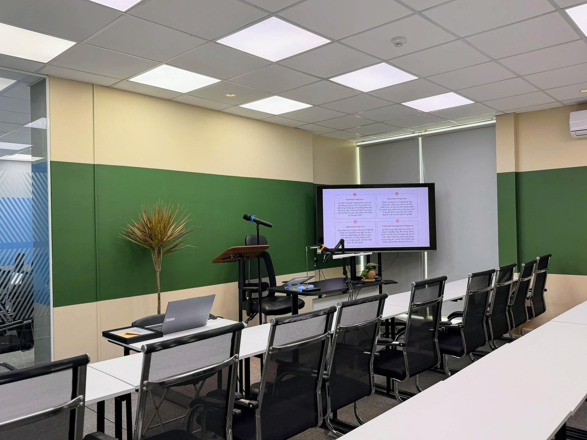 STARTTRAIN LEARNING HUB