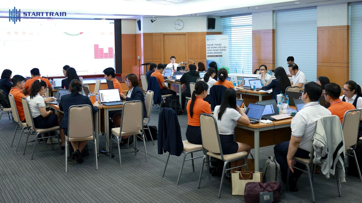 Starttrain hợp tác đào tạo ngân hàng SACOMBANK