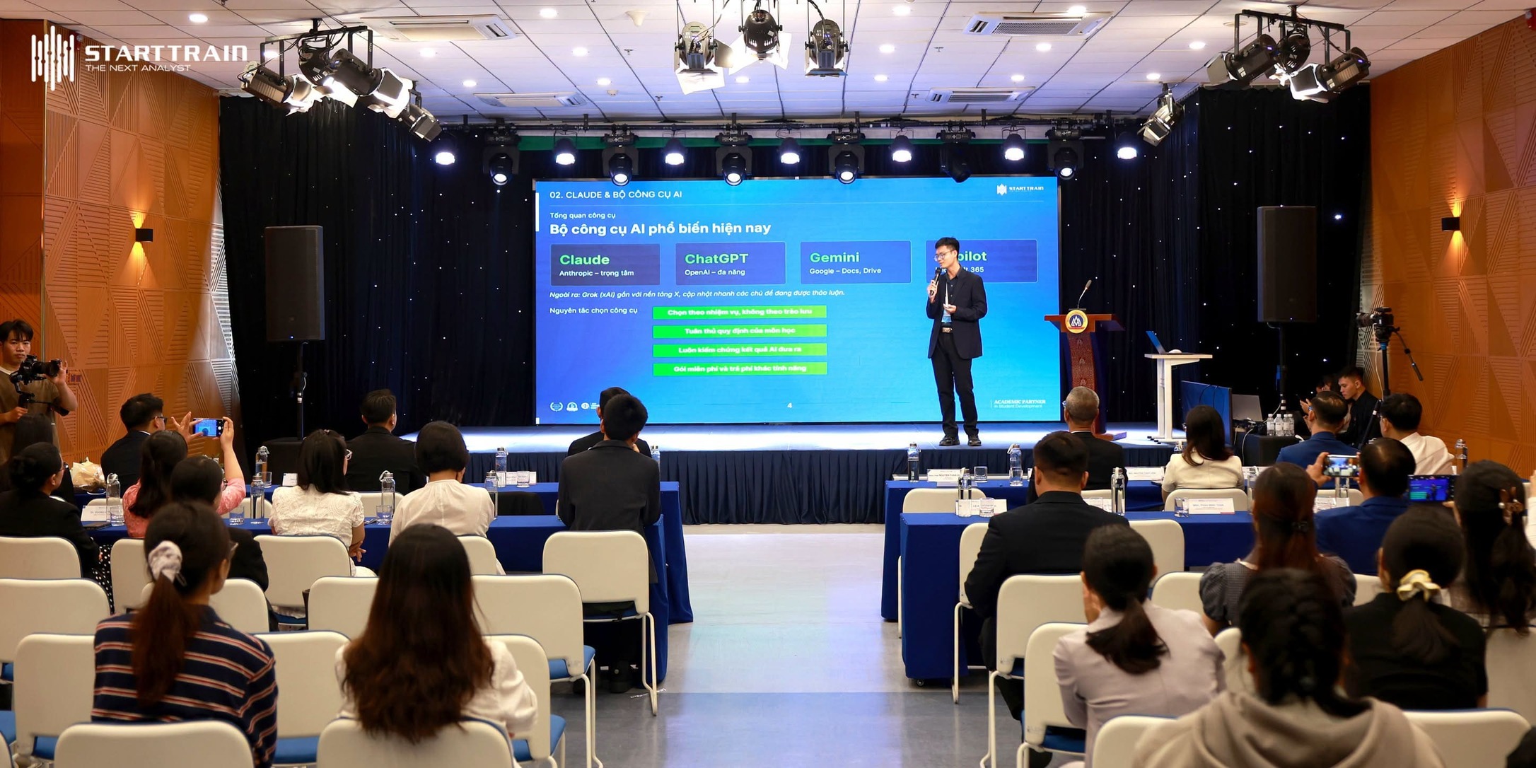 Starttrain Đồng Hành Cùng ĐH Hoa Sen Đẩy Mạnh Ứng Dụng AI 3 Ứng dụng AI trong giáo dục đại học